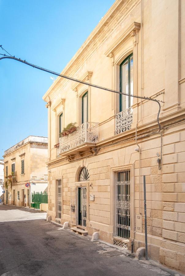 Il Garbino Suite And Apartment Lecce Exteriör bild