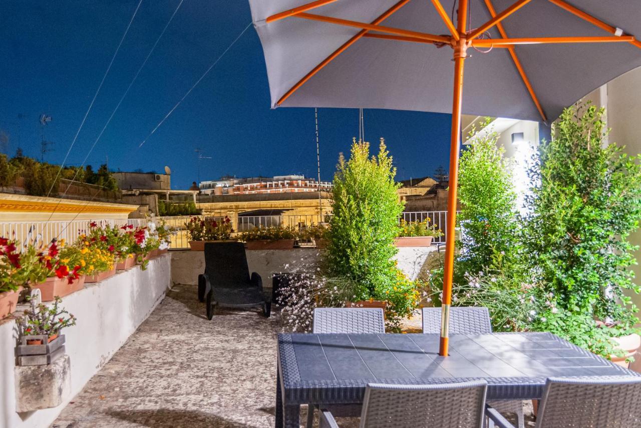 Il Garbino Suite And Apartment Lecce Exteriör bild