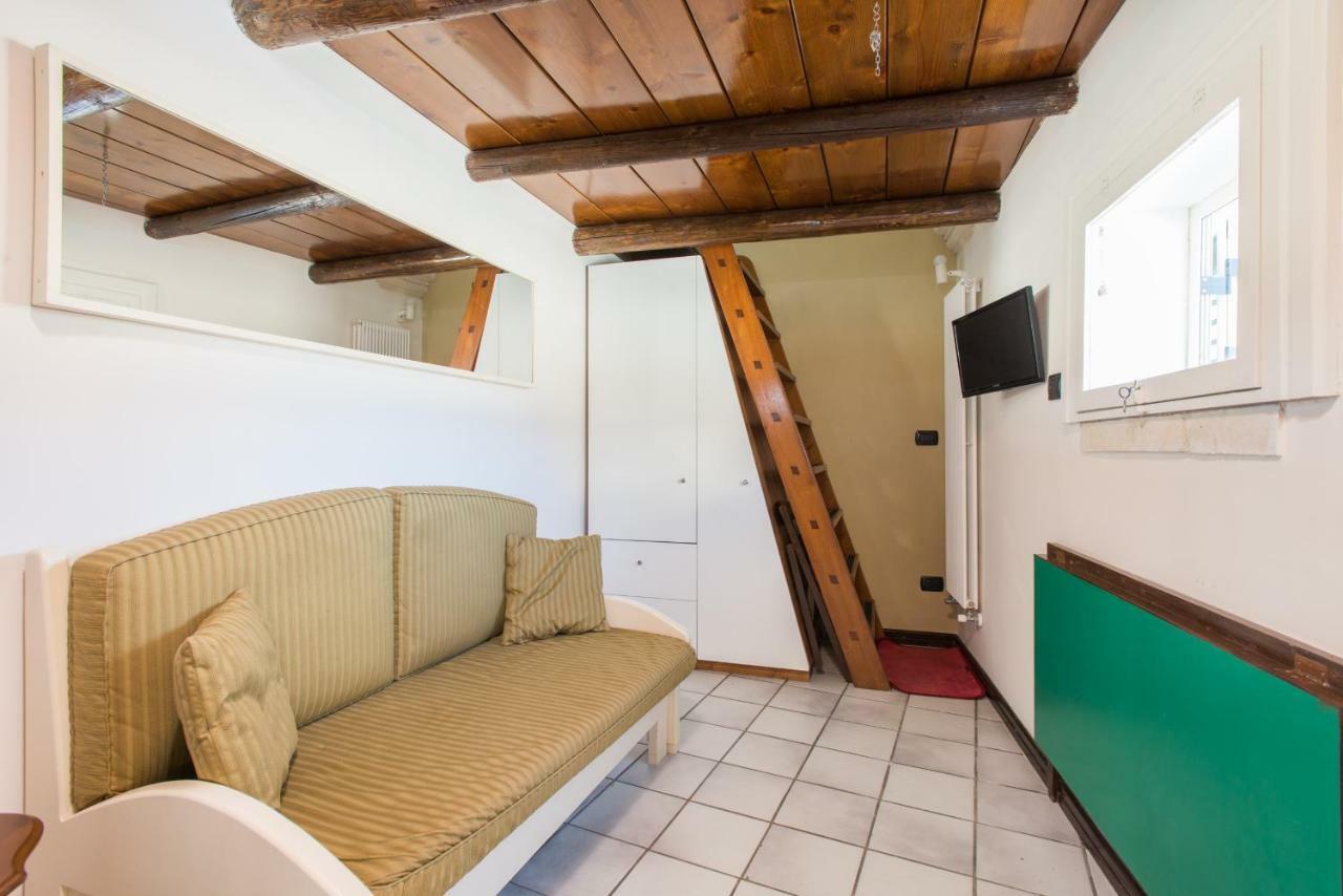 Il Garbino Suite And Apartment Lecce Exteriör bild