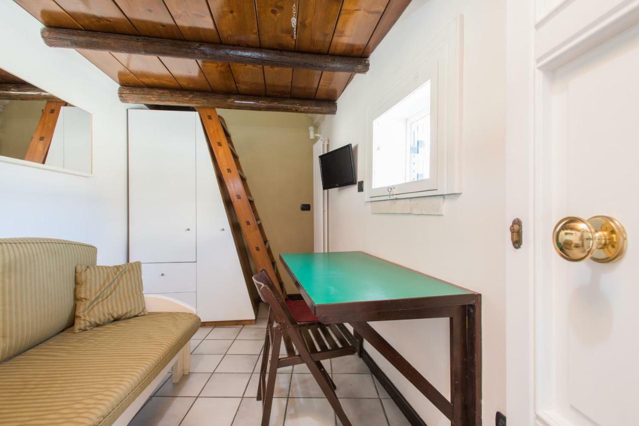 Il Garbino Suite And Apartment Lecce Exteriör bild