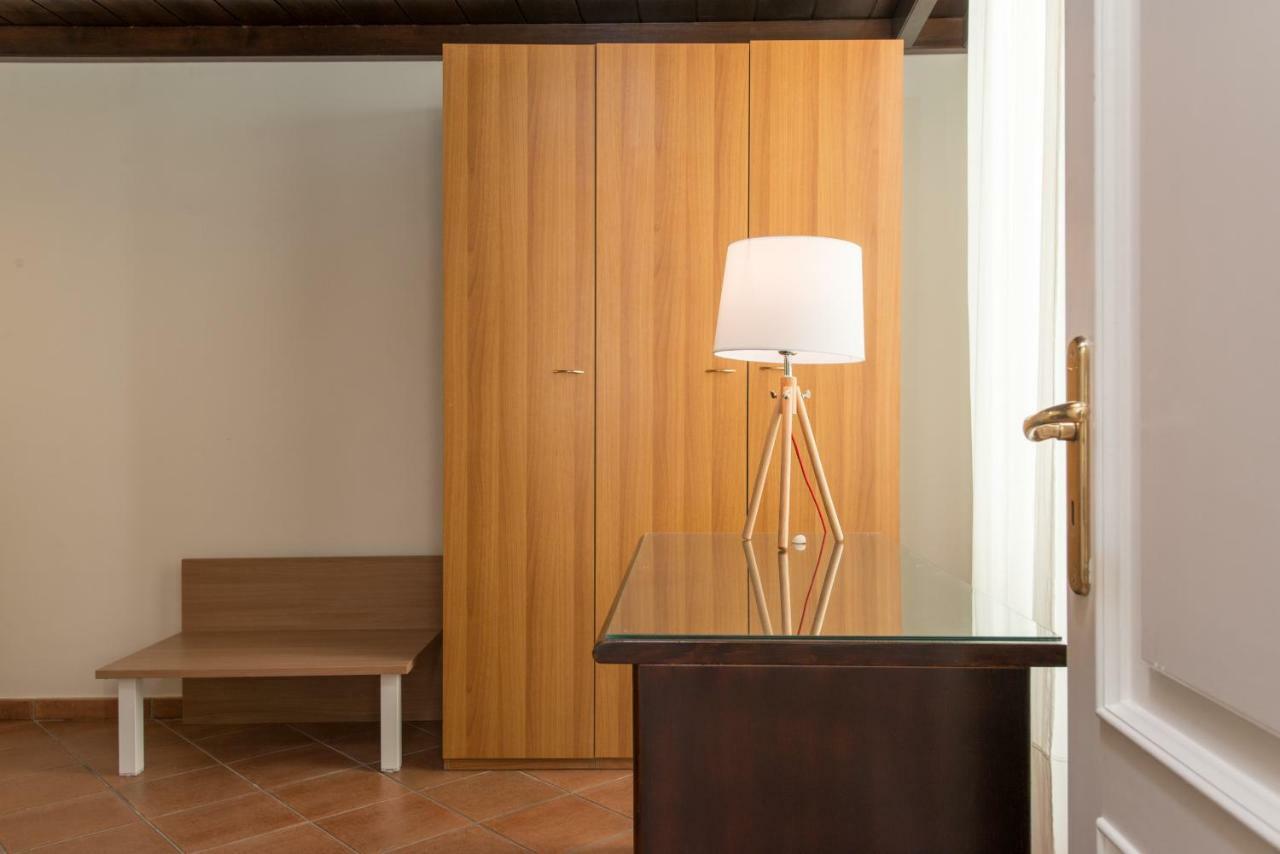 Il Garbino Suite And Apartment Lecce Exteriör bild