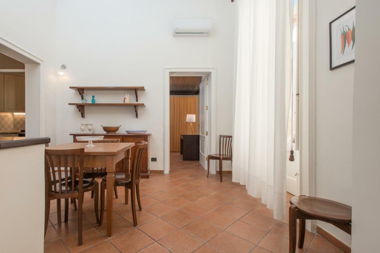 Il Garbino Suite And Apartment Lecce Exteriör bild