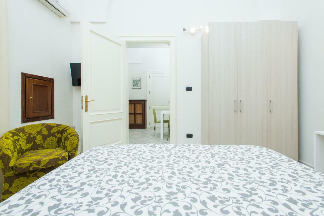 Il Garbino Suite And Apartment Lecce Exteriör bild