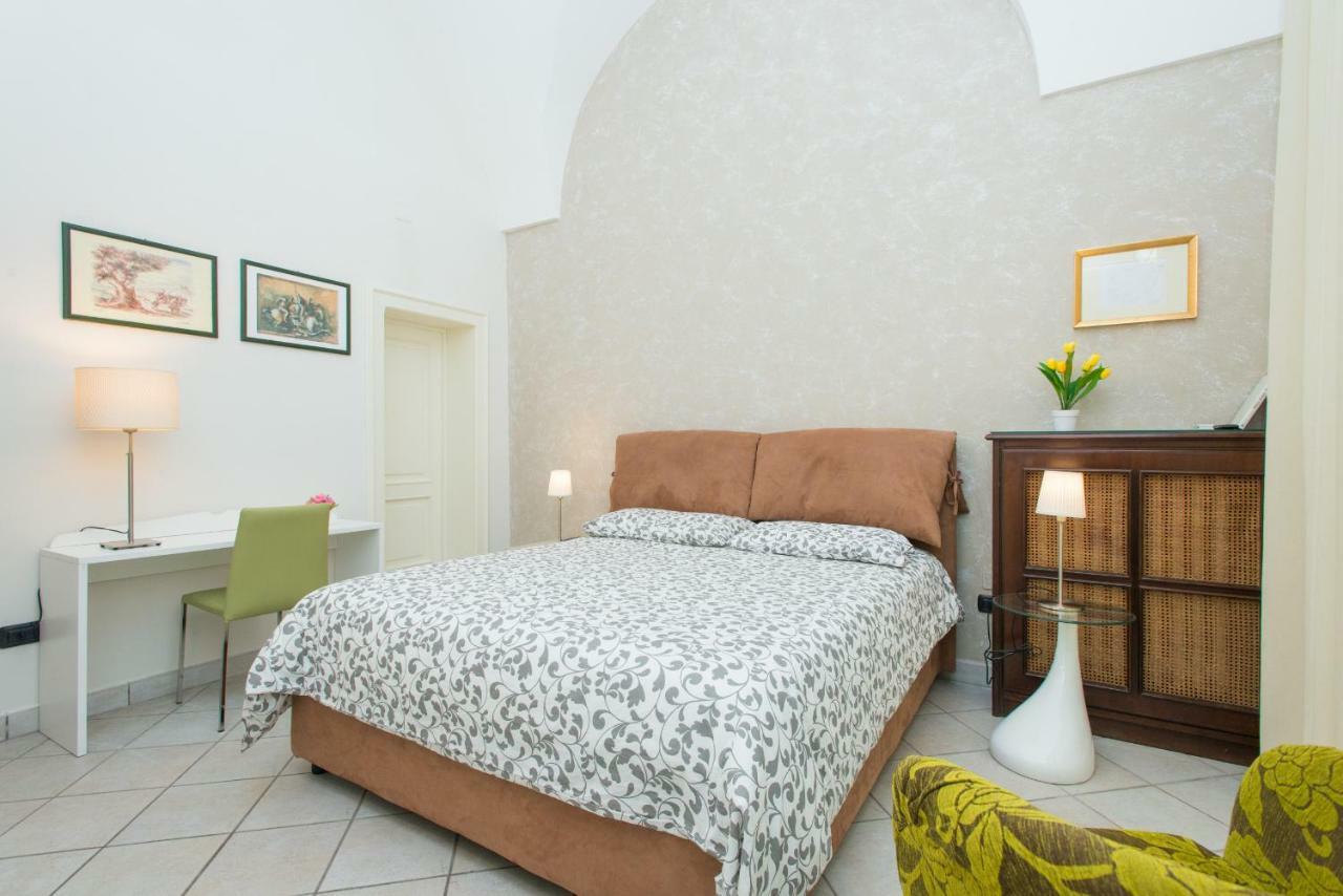 Il Garbino Suite And Apartment Lecce Exteriör bild